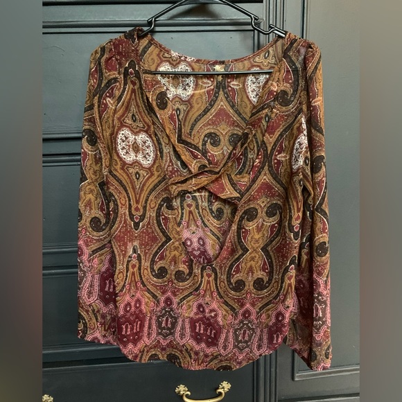 Open-back Shirt - Picture 2 of 3